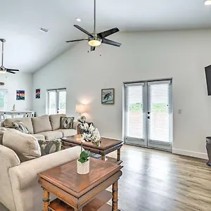 House With Patio, Near Downtown And Beaches! , Tampa United States