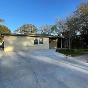 Cheerful Minutes From The Airport And Raymond James Stadium! , Tampa United States